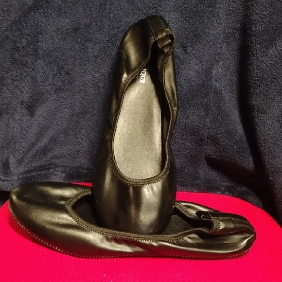 Classic Black Women's Flats - Picture 3 of 7